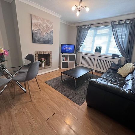 Croydon Apartment With Parking London Eksteriør billede
